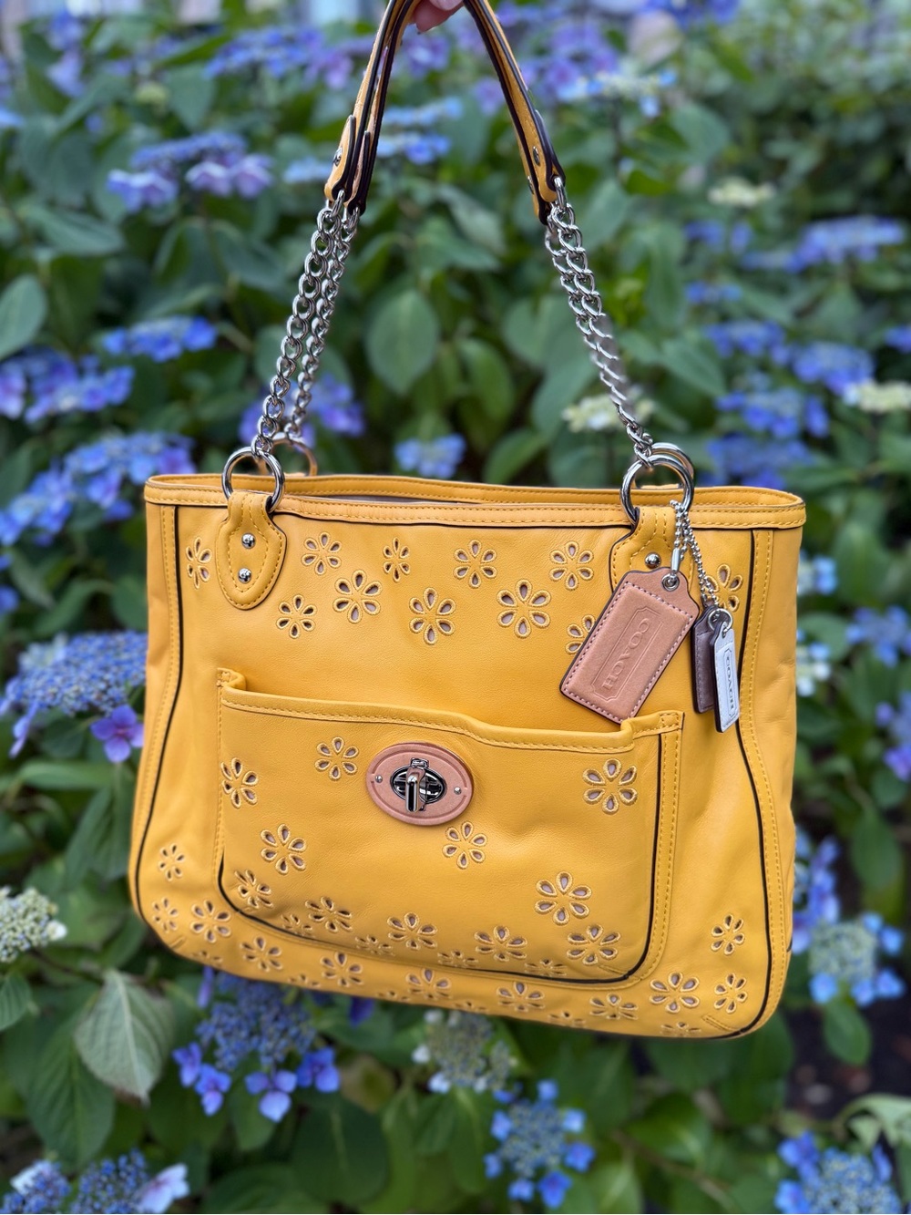 Rare Coach Poppy Yellow Leather Eyelet Turnlock Tote  22488 Vachetta